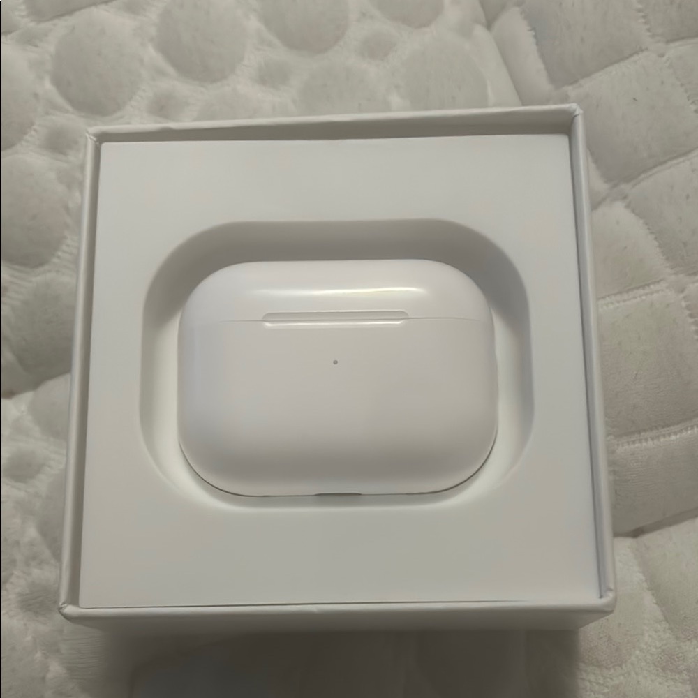 Apple White Wireless Earbuds - Picture 1 of 4
